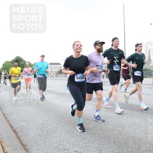 29.06.2025 - hella hamburg halbmarathon Lena Gebhardt http://msf.ph/oto/8427035 29.06.2025 10:53:43 Lombardsbrücke 6306, 9456, 5118, 18523, 14065, 1017, 1340, 1687, 1709, 1744, 1753, 1789, 1900, 1906, 1984, 2065, 2079, 2372, 2409, 2429, 2854, 3055, 3079, 3226, 3249, 3557, 4195, 4595, 4801, 5430, 5562, 5815, 5856, 5857, 5964, 6039, 6041, 6044, 6192, 6273, 6306, 6913, 6996, 7039, 7068, 7483, 7537, 7611, 7614, 7876, 7890, 8189, 8212, 8414, 8515, 8906, 8924, 9077, 9456, 9503, 9531, 9572, 9685, 9764, 9771, 9785, 10043, 10175, 10490, 11390, 12193, 12219, 12700 meine-sportfotos.de