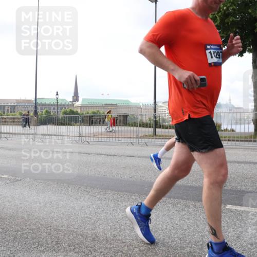 29.06.2025 - hella hamburg halbmarathon Lena Gebhardt http://msf.ph/oto/8427045 29.06.2025 10:06:38 Lombardsbrücke 1297, 1245, 1766, 1993, 4666, 4868, 5431, 5807, 5951, 6314, 6572, 6664, 7138, 8290, 8960, 9361, 9560, 10214, 10297, 10736, 10781, 10886, 12371, 12418, 13475, 13481, 13863, 14607, 15113, 15145, 15377, 15462, 15537, 15858, 16692, 16933, 17059, 17174, 17239, 18042, 18343, 18381, 18575, 18577, 18652, 18828, 18910, 18913, 18966 meine-sportfotos.de