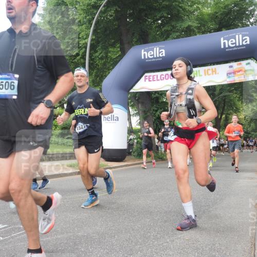 29.06.2025 - hella hamburg halbmarathon KatJ http://msf.ph/oto/8427086 29.06.2025 10:39:57 Zwischen KM18-KM19 1257, 1706, 2111, 2540, 2595, 4837, 5169, 5194, 6164, 6390, 7130, 7475, 7786, 8447 meine-sportfotos.de