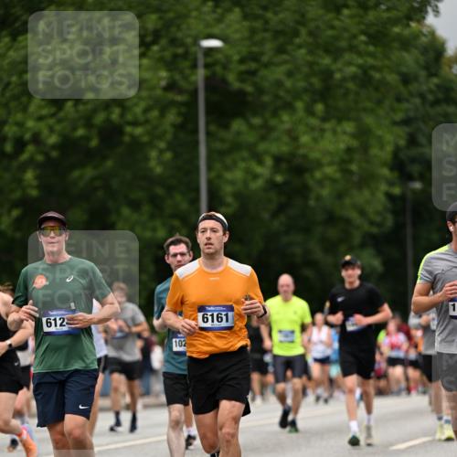 29.06.2025 - hella hamburg halbmarathon Dr. Thomas Lammeyer http://msf.ph/oto/8427088 29.06.2025 10:50:43 Kennedybrücke 1033, 1421, 1429, 1695, 1867, 1868, 1924, 1983, 2008, 2398, 2773, 2813, 2917, 3160, 3164, 3410, 4202, 4223, 4224, 4296, 4306, 4317, 4572, 5044, 5769, 5770, 6124, 6161, 7303, 8477, 9243, 9445, 10030, 10230, 10327, 10329, 10367, 10812, 11253, 11361 meine-sportfotos.de