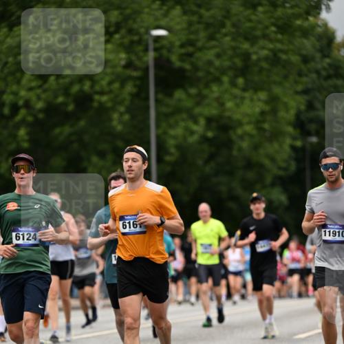 29.06.2025 - hella hamburg halbmarathon Dr. Thomas Lammeyer http://msf.ph/oto/8427097 29.06.2025 10:50:43 Kennedybrücke 1033, 1421, 1429, 1695, 1867, 1868, 1924, 1983, 2008, 2398, 2773, 2813, 2917, 3160, 3164, 3410, 4202, 4223, 4224, 4296, 4306, 4317, 4572, 5044, 5769, 5770, 6124, 6161, 7303, 8477, 9243, 9445, 10030, 10230, 10327, 10329, 10367, 10812, 11253, 11361 meine-sportfotos.de