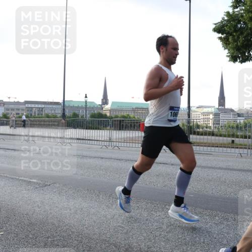29.06.2025 - hella hamburg halbmarathon Lena Gebhardt http://msf.ph/oto/8427098 29.06.2025 09:44:06 Lombardsbrücke 106, 1122, 1953, 2075, 2203, 2483, 3189, 3379, 5308, 5344, 7231, 7793, 8318, 8376, 8975, 9047, 9079, 9804, 10173, 10222, 10351, 10655, 10790, 11150, 13383, 13606, 13941, 15023, 15136, 15655, 17040, 17893, 18763, 18832 meine-sportfotos.de
