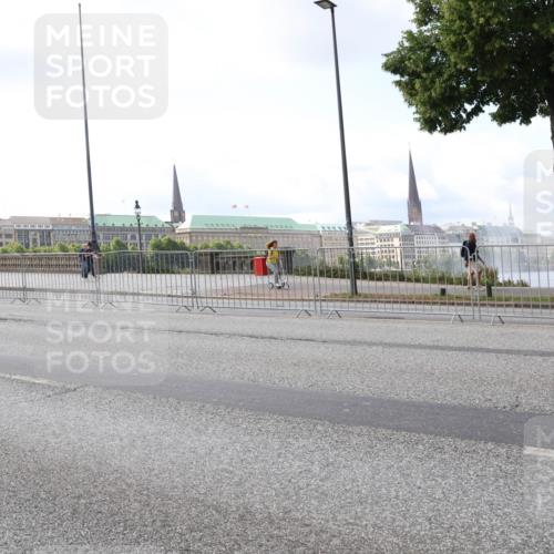 29.06.2025 - hella hamburg halbmarathon Lena Gebhardt http://msf.ph/oto/8427101 29.06.2025 10:06:39 Lombardsbrücke 1245, 1766, 1993, 4666, 4868, 5431, 5807, 5845, 5951, 6314, 6572, 6664, 8290, 8960, 9361, 9560, 10214, 10297, 10736, 10781, 10886, 12371, 12418, 13475, 13481, 13863, 14607, 15113, 15145, 15377, 15462, 15537, 15858, 16554, 16692, 16933, 17059, 17174, 18042, 18343, 18381, 18575, 18577, 18652, 18828, 18910, 18913, 18966 meine-sportfotos.de