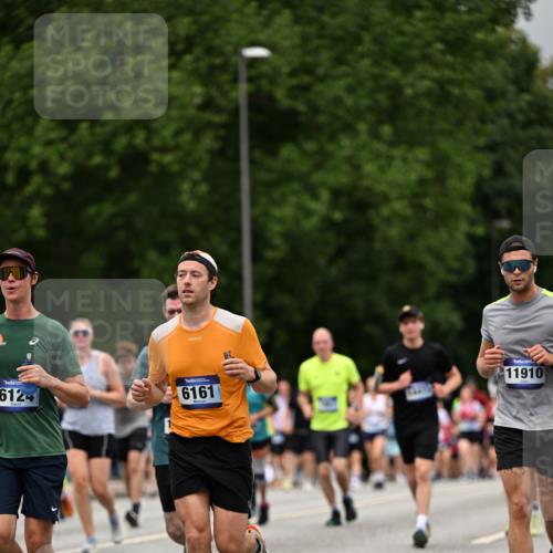 29.06.2025 - hella hamburg halbmarathon Dr. Thomas Lammeyer http://msf.ph/oto/8427104 29.06.2025 10:50:43 Kennedybrücke 1033, 1421, 1429, 1695, 1867, 1868, 1924, 1983, 2008, 2398, 2773, 2813, 2917, 3160, 3164, 3410, 4202, 4223, 4224, 4296, 4306, 4317, 4572, 5044, 5769, 5770, 6124, 6161, 7303, 8477, 9243, 9445, 10030, 10230, 10327, 10329, 10367, 10812, 11253, 11361 meine-sportfotos.de