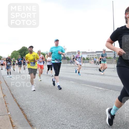 29.06.2025 - hella hamburg halbmarathon Lena Gebhardt http://msf.ph/oto/8427118 29.06.2025 10:53:44 Lombardsbrücke 1340, 6306, 69, 1709, 9456, 1017, 1340, 1687, 1709, 1744, 1753, 1789, 1900, 1906, 1984, 2065, 2079, 2372, 2409, 2429, 2854, 3055, 3079, 3226, 3249, 3557, 4195, 4595, 4801, 5430, 5562, 5815, 5856, 5857, 5898, 5964, 6039, 6041, 6044, 6192, 6273, 6306, 6913, 6996, 7039, 7068, 7537, 7611, 7614, 7876, 7890, 8189, 8212, 8414, 8515, 8906, 8924, 9077, 9456, 9503, 9531, 9572, 9685, 9764, 9771, 9785, 10043, 10175, 10490, 11390, 12193, 12219, 12700 meine-sportfotos.de
