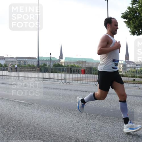 29.06.2025 - hella hamburg halbmarathon Lena Gebhardt http://msf.ph/oto/8427127 29.06.2025 09:44:06 Lombardsbrücke 106, 1122, 1953, 2075, 2203, 2483, 3189, 3379, 5308, 5344, 7231, 7793, 8318, 8376, 8975, 9047, 9079, 9804, 10173, 10222, 10351, 10655, 10790, 11150, 13383, 13606, 13941, 15023, 15136, 15655, 17040, 17893, 18763, 18832 meine-sportfotos.de