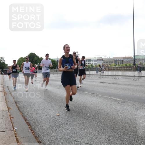 29.06.2025 - hella hamburg halbmarathon Lena Gebhardt http://msf.ph/oto/8427131 29.06.2025 10:06:40 Lombardsbrücke 14607, 12371, 59, 1245, 1766, 1993, 4666, 4868, 5431, 5807, 5845, 5951, 6314, 6572, 6664, 8290, 8960, 9560, 10214, 10297, 10736, 10781, 10886, 12371, 12418, 13475, 13481, 13863, 14607, 15113, 15145, 15377, 15462, 15537, 15858, 16554, 16692, 16933, 17059, 17174, 18042, 18343, 18381, 18575, 18577, 18652, 18828, 18910, 18913, 18966 meine-sportfotos.de