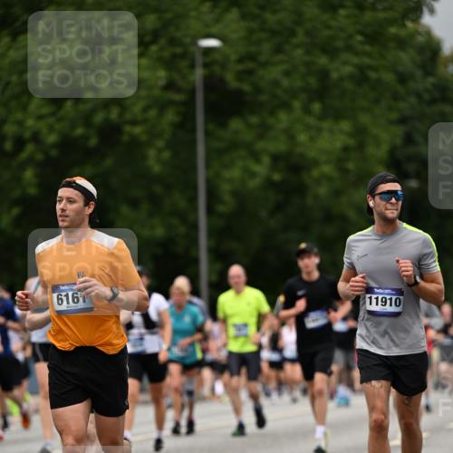 29.06.2025 - hella hamburg halbmarathon Dr. Thomas Lammeyer http://msf.ph/oto/8427135 29.06.2025 10:50:44 Kennedybrücke 1033, 1429, 1695, 1867, 1868, 1924, 1983, 2008, 2398, 2773, 2813, 2917, 3160, 3164, 3410, 4202, 4223, 4224, 4296, 4306, 4317, 4572, 5044, 5769, 5770, 6124, 6161, 7303, 8477, 9243, 9445, 10030, 10230, 10327, 10329, 10367, 10812, 11253, 11361 meine-sportfotos.de