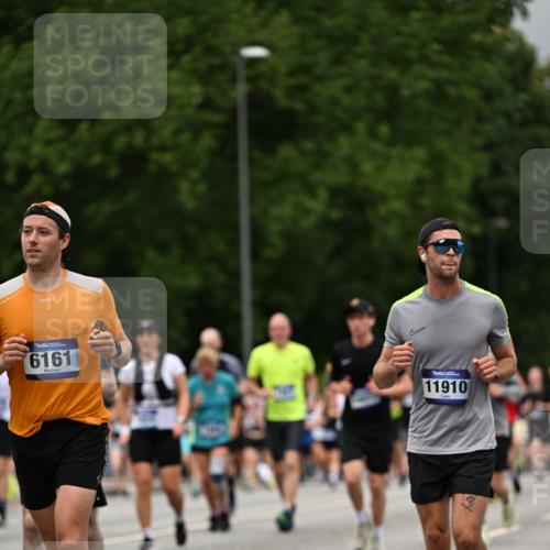29.06.2025 - hella hamburg halbmarathon Dr. Thomas Lammeyer http://msf.ph/oto/8427151 29.06.2025 10:50:44 Kennedybrücke 1033, 1429, 1695, 1867, 1868, 1924, 1983, 2008, 2398, 2773, 2813, 2917, 3160, 3164, 3410, 4202, 4223, 4224, 4296, 4306, 4317, 4572, 5044, 5769, 5770, 6124, 6161, 7303, 8477, 9243, 9445, 10030, 10230, 10327, 10329, 10367, 10812, 11253, 11361 meine-sportfotos.de