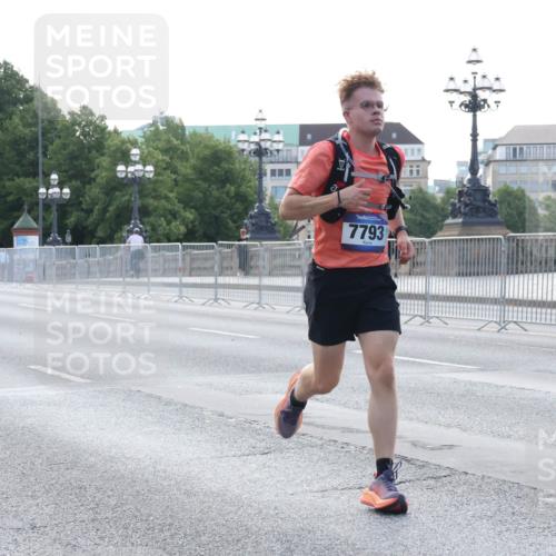29.06.2025 - hella hamburg halbmarathon Lena Gebhardt http://msf.ph/oto/8427158 29.06.2025 09:44:08 Lombardsbrücke 9079, 7793, 1122, 1953, 2203, 2483, 3189, 3379, 5308, 5344, 7231, 7793, 8376, 8975, 9047, 9079, 9804, 10173, 10222, 10351, 10655, 10790, 11150, 13383, 13606, 13941, 14828, 15136, 15655, 17040, 17258, 17893, 18763, 18832 meine-sportfotos.de