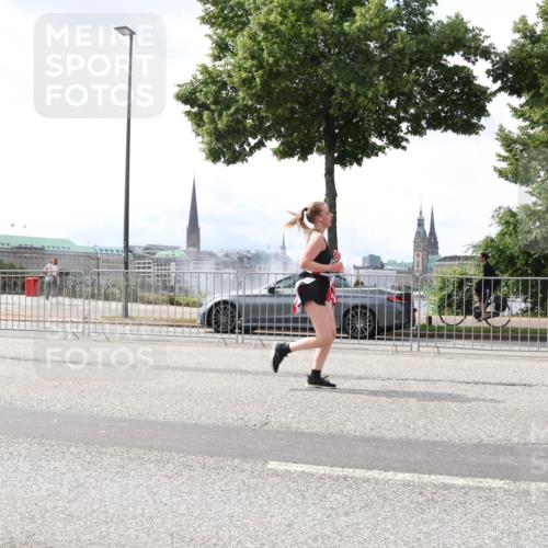29.06.2025 - hella hamburg halbmarathon Lena Gebhardt http://msf.ph/oto/8427178 29.06.2025 10:43:35 Lombardsbrücke 1023, 1155, 1310, 1400, 1467, 1816, 1878, 2267, 2361, 2733, 3074, 3238, 3288, 3329, 3390, 3597, 3638, 4056, 4177, 4302, 4367, 4680, 4866, 5192, 5201, 5214, 5293, 5370, 5610, 5720, 5755, 5890, 6012, 6036, 6096, 6226, 6334, 6440, 6931, 6971, 6973, 7197, 7205, 7206, 7461, 7489, 7504, 7872, 7926, 8000, 8058, 8135, 8184, 8233, 8408, 8435, 8504, 9072, 9639, 9641, 9704, 9831, 9976, 10083, 10097, 10200, 10202 meine-sportfotos.de