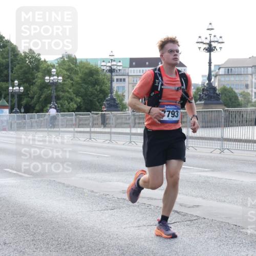 29.06.2025 - hella hamburg halbmarathon Lena Gebhardt http://msf.ph/oto/8427193 29.06.2025 09:44:08 Lombardsbrücke 9079, 793, 1122, 1953, 2203, 2483, 3189, 3379, 5308, 5344, 7231, 7793, 8376, 8975, 9047, 9079, 9804, 10173, 10222, 10351, 10655, 10790, 11150, 13383, 13606, 13941, 14828, 15136, 15655, 17040, 17258, 17893, 18763, 18832 meine-sportfotos.de
