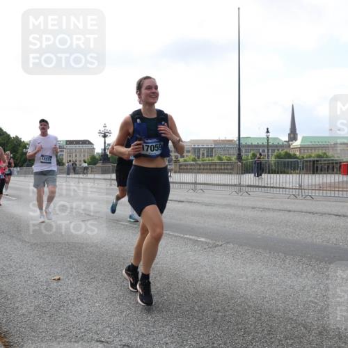 29.06.2025 - hella hamburg halbmarathon Lena Gebhardt http://msf.ph/oto/8427197 29.06.2025 10:06:40 Lombardsbrücke 12371, 10886, 17059, 1245, 1766, 1993, 4666, 4868, 5431, 5807, 5845, 5951, 6314, 6572, 6664, 8290, 8960, 9560, 10214, 10297, 10736, 10781, 10886, 12371, 12418, 13475, 13481, 13863, 14607, 15113, 15145, 15377, 15462, 15537, 15858, 16554, 16692, 16933, 17059, 17174, 18042, 18343, 18381, 18575, 18577, 18652, 18828, 18910, 18913, 18966 meine-sportfotos.de