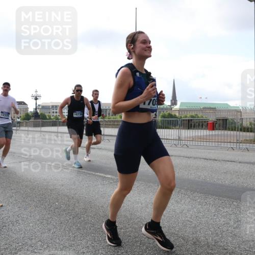 29.06.2025 - hella hamburg halbmarathon Lena Gebhardt http://msf.ph/oto/8427217 29.06.2025 10:06:41 Lombardsbrücke 12371, 10886, 10736, 70, 1245, 1766, 1993, 4666, 4868, 5431, 5807, 5845, 5951, 6314, 6572, 6664, 8290, 8960, 9560, 10214, 10283, 10297, 10736, 10781, 10886, 12371, 12418, 13475, 13481, 13863, 14607, 15113, 15145, 15377, 15462, 15537, 15858, 16554, 16692, 16933, 17059, 17174, 18042, 18343, 18381, 18575, 18577, 18652, 18828, 18910, 18913 meine-sportfotos.de