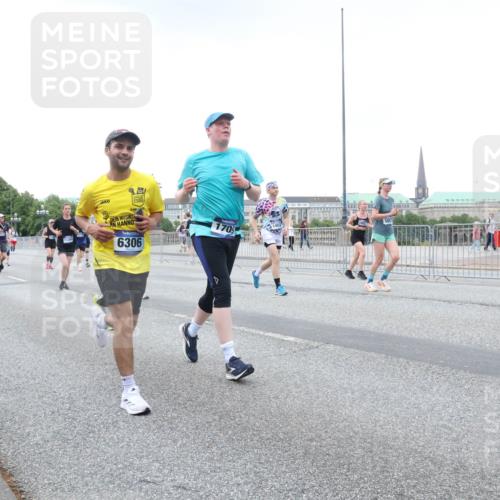 29.06.2025 - hella hamburg halbmarathon Lena Gebhardt http://msf.ph/oto/8427218 29.06.2025 10:53:45 Lombardsbrücke 1340, 6306, 170, 1017, 1340, 1687, 1709, 1744, 1753, 1789, 1900, 1906, 1984, 2065, 2079, 2372, 2409, 2429, 2854, 3055, 3079, 3226, 3249, 3467, 3557, 4195, 4595, 4801, 5430, 5562, 5815, 5856, 5857, 5898, 5964, 6039, 6041, 6044, 6192, 6273, 6306, 6913, 6996, 7039, 7068, 7537, 7611, 7614, 7876, 7890, 8189, 8212, 8414, 8515, 8906, 8924, 9077, 9456, 9503, 9531, 9572, 9685, 9764, 9771, 9785, 10043, 10175, 10490, 11390, 12193, 12219, 12700 meine-sportfotos.de