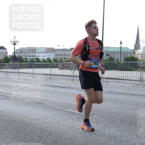 29.06.2025 - hella hamburg halbmarathon Lena Gebhardt http://msf.ph/oto/8427229 29.06.2025 09:44:09 Lombardsbrücke 793, 1122, 1953, 2203, 2483, 2879, 3189, 3379, 5308, 5344, 7231, 7793, 8376, 8975, 9047, 9079, 9804, 10106, 10173, 10222, 10351, 10655, 10790, 11150, 13383, 13606, 13941, 14828, 15136, 15655, 16118, 17040, 17258, 17893, 18763, 18832 meine-sportfotos.de