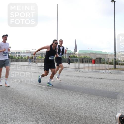 29.06.2025 - hella hamburg halbmarathon Lena Gebhardt http://msf.ph/oto/8427251 29.06.2025 10:06:41 Lombardsbrücke 1088, 12371, 10736, 829, 1245, 1766, 1993, 4666, 4868, 5431, 5807, 5845, 5951, 6314, 6572, 6664, 8290, 8960, 9560, 10214, 10283, 10297, 10736, 10781, 10886, 12371, 12418, 13475, 13481, 13863, 14607, 15113, 15145, 15377, 15462, 15537, 15858, 16554, 16692, 16933, 17059, 17174, 18042, 18343, 18381, 18575, 18577, 18652, 18828, 18910, 18913 meine-sportfotos.de