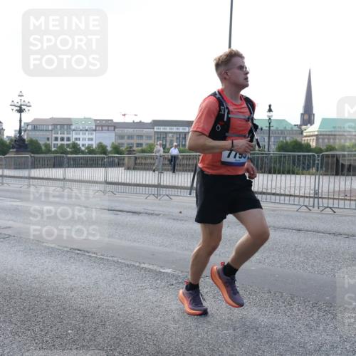 29.06.2025 - hella hamburg halbmarathon Lena Gebhardt http://msf.ph/oto/8427265 29.06.2025 09:44:09 Lombardsbrücke 1122, 1953, 2203, 2483, 2879, 3189, 3379, 5308, 5344, 7231, 7793, 8376, 8975, 9047, 9079, 9804, 10106, 10173, 10222, 10351, 10655, 10790, 11150, 13383, 13606, 13941, 14828, 15136, 15655, 16118, 17040, 17258, 17893, 18763, 18832 meine-sportfotos.de