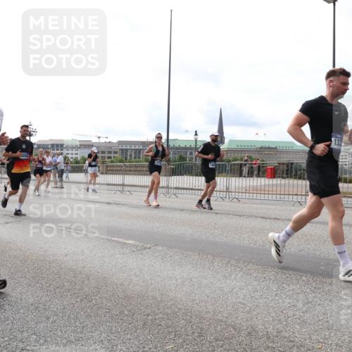 29.06.2025 - hella hamburg halbmarathon Lena Gebhardt http://msf.ph/oto/8427276 29.06.2025 10:19:29 Lombardsbrücke 14245, 7143, 856, 856, 1274, 133, 1145, 1332, 1534, 1708, 1718, 1755, 2017, 2311, 2357, 2405, 2441, 2589, 2795, 2802, 2812, 2895, 2993, 2995, 3105, 3118, 3446, 3678, 4108, 4110, 4170, 4562, 4570, 4722, 4979, 5034, 5035, 5080, 5098, 5123, 5178, 5251, 5323, 5429, 5449, 5849, 5878, 6194, 6249, 6444, 6477, 6482, 6542, 6736, 6796, 6797, 6939, 7143, 7248, 7249, 7836, 8146, 8427, 8537, 8575, 8761, 8778, 9252, 9652, 9756, 9757, 9856, 10039, 10124, 10129, 10540, 10594 meine-sportfotos.de