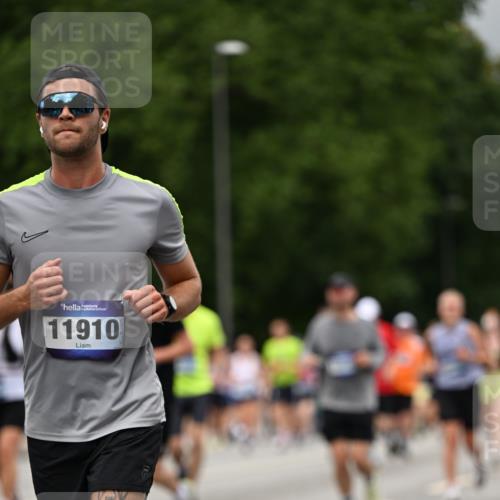 29.06.2025 - hella hamburg halbmarathon Dr. Thomas Lammeyer http://msf.ph/oto/8427282 29.06.2025 10:50:47 Kennedybrücke 1033, 1429, 1695, 1867, 1868, 1924, 1983, 2008, 2398, 2423, 2773, 2813, 2917, 3160, 3164, 3410, 4202, 4296, 4306, 4317, 4572, 5044, 5769, 5770, 6124, 6161, 6392, 8477, 8486, 9120, 9121, 9243, 9445, 10030, 10230, 10327, 10329, 10367, 11253, 11361 meine-sportfotos.de