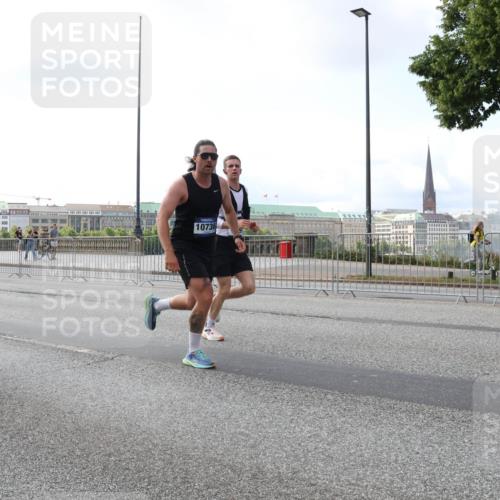 29.06.2025 - hella hamburg halbmarathon Lena Gebhardt http://msf.ph/oto/8427298 29.06.2025 10:06:41 Lombardsbrücke 12371, 10736, 1245, 1766, 1993, 4666, 4868, 5431, 5807, 5845, 5951, 6314, 6572, 6664, 8290, 8960, 9560, 10214, 10283, 10297, 10736, 10781, 10886, 12371, 12418, 13475, 13481, 13863, 14607, 15113, 15145, 15377, 15462, 15537, 15858, 16554, 16692, 16933, 17059, 17174, 18042, 18343, 18381, 18575, 18577, 18652, 18828, 18910, 18913 meine-sportfotos.de