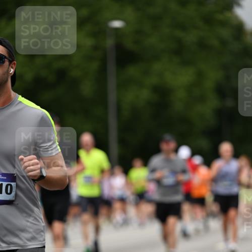 29.06.2025 - hella hamburg halbmarathon Dr. Thomas Lammeyer http://msf.ph/oto/8427309 29.06.2025 10:50:47 Kennedybrücke 1033, 1429, 1695, 1867, 1868, 1924, 1983, 2008, 2398, 2423, 2773, 2813, 2917, 3160, 3164, 3410, 4202, 4296, 4306, 4317, 4572, 5044, 5769, 5770, 6124, 6161, 6392, 8477, 8486, 9120, 9121, 9243, 9445, 10030, 10230, 10327, 10329, 10367, 11253, 11361 meine-sportfotos.de