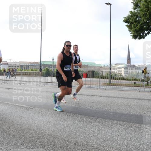 29.06.2025 - hella hamburg halbmarathon Lena Gebhardt http://msf.ph/oto/8427319 29.06.2025 10:06:41 Lombardsbrücke 12371, 10736, 829, 1245, 1766, 1993, 4666, 4868, 5431, 5807, 5845, 5951, 6314, 6572, 6664, 8290, 8960, 9560, 10214, 10283, 10297, 10736, 10781, 10886, 12371, 12418, 13475, 13481, 13863, 14607, 15113, 15145, 15377, 15462, 15537, 15858, 16554, 16692, 16933, 17059, 17174, 18042, 18343, 18381, 18575, 18577, 18652, 18828, 18910, 18913 meine-sportfotos.de