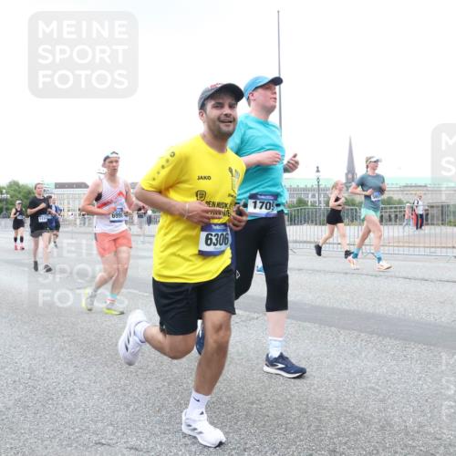29.06.2025 - hella hamburg halbmarathon Lena Gebhardt http://msf.ph/oto/8427322 29.06.2025 10:53:45 Lombardsbrücke 1340, 6996, 6306, 1709, 1017, 1340, 1687, 1709, 1744, 1753, 1789, 1900, 1906, 1984, 2065, 2079, 2372, 2409, 2429, 2854, 3055, 3079, 3226, 3249, 3467, 3557, 4195, 4595, 4801, 5430, 5562, 5815, 5856, 5857, 5898, 5964, 6039, 6041, 6044, 6192, 6273, 6306, 6913, 6996, 7039, 7068, 7537, 7611, 7614, 7876, 7890, 8189, 8212, 8414, 8515, 8906, 8924, 9077, 9456, 9503, 9531, 9572, 9685, 9764, 9771, 9785, 10043, 10175, 10490, 11390, 12193, 12219, 12700 meine-sportfotos.de
