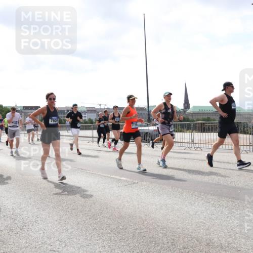 29.06.2025 - hella hamburg halbmarathon Lena Gebhardt http://msf.ph/oto/8427324 29.06.2025 10:43:36 Lombardsbrücke 5370, 367, 7926, 14890, 6012, 1127, 1023, 1155, 1310, 1400, 1816, 1878, 2073, 2733, 3074, 3238, 3288, 3329, 3390, 3597, 3638, 4056, 4177, 4302, 4367, 4680, 4866, 5192, 5201, 5214, 5293, 5370, 5610, 5720, 5890, 6012, 6036, 6096, 6226, 6334, 6440, 6931, 6971, 6973, 7197, 7205, 7206, 7461, 7489, 7504, 7872, 7926, 8000, 8058, 8135, 8184, 8233, 8408, 8435, 8504, 9639, 9641, 9704, 9831, 9976, 10083, 10097, 10200, 10202 meine-sportfotos.de