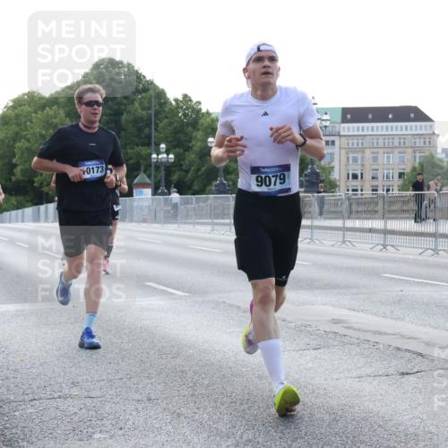 29.06.2025 - hella hamburg halbmarathon Lena Gebhardt http://msf.ph/oto/8427335 29.06.2025 09:44:10 Lombardsbrücke 0173, 9079, 1122, 1953, 2203, 2483, 2879, 3189, 3379, 5308, 5344, 7231, 7793, 8376, 8975, 9047, 9079, 9804, 10106, 10173, 10222, 10351, 10655, 10790, 11150, 13383, 13606, 13941, 14828, 15136, 15655, 16118, 17040, 17258, 18763, 18832 meine-sportfotos.de