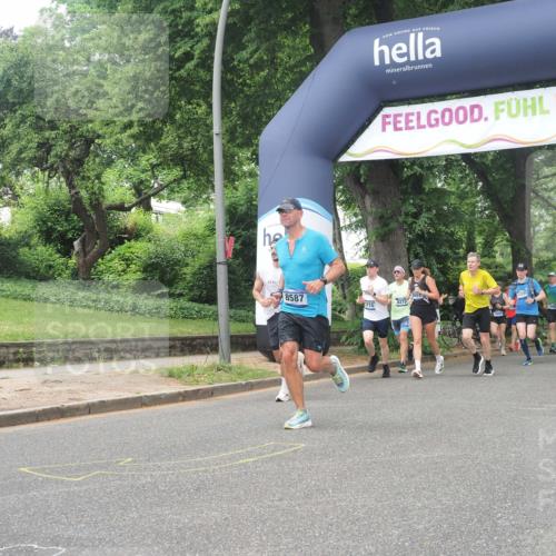 29.06.2025 - hella hamburg halbmarathon KatJ http://msf.ph/oto/8427336 29.06.2025 10:40:06 Zwischen KM18-KM19 2444, 3208, 3209, 4065, 8390, 8587 meine-sportfotos.de