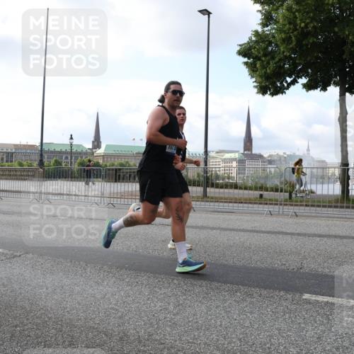 29.06.2025 - hella hamburg halbmarathon Lena Gebhardt http://msf.ph/oto/8427338 29.06.2025 10:06:42 Lombardsbrücke 12371, 10731, 1245, 1766, 1993, 4666, 4868, 5431, 5807, 5845, 5951, 6314, 6572, 6664, 8290, 8960, 9560, 10214, 10283, 10297, 10736, 10886, 12371, 12418, 13475, 13863, 14607, 15113, 15145, 15377, 15462, 15537, 15858, 16554, 16692, 16933, 17059, 17174, 18042, 18343, 18381, 18575, 18577, 18652, 18828, 18910, 18913 meine-sportfotos.de