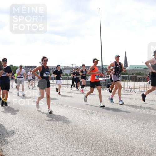 29.06.2025 - hella hamburg halbmarathon Lena Gebhardt http://msf.ph/oto/8427340 29.06.2025 10:43:36 Lombardsbrücke 5370, 4367, 60127, 7926, 1127, 191, 1023, 1155, 1310, 1400, 1816, 1878, 2073, 2733, 3074, 3238, 3288, 3329, 3390, 3597, 3638, 4056, 4177, 4302, 4367, 4680, 4866, 5192, 5201, 5214, 5293, 5370, 5610, 5720, 5890, 6012, 6036, 6096, 6226, 6334, 6440, 6931, 6971, 6973, 7197, 7205, 7206, 7461, 7489, 7504, 7872, 7926, 8000, 8058, 8135, 8184, 8233, 8408, 8435, 8504, 9639, 9641, 9704, 9831, 9976, 10083, 10097, 10200, 10202 meine-sportfotos.de