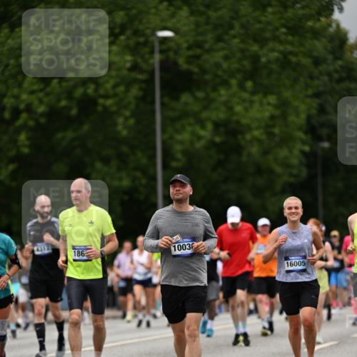 29.06.2025 - hella hamburg halbmarathon Dr. Thomas Lammeyer http://msf.ph/oto/8427364 29.06.2025 10:50:48 Kennedybrücke 1033, 1429, 1695, 1867, 1868, 1924, 1983, 2008, 2398, 2423, 2773, 2813, 2917, 3160, 3164, 3410, 4202, 4296, 4306, 4317, 4572, 5044, 5769, 5770, 6124, 6161, 6392, 8477, 8486, 9120, 9121, 9243, 9337, 9445, 10030, 10230, 10327, 10329, 10367, 11253, 11361 meine-sportfotos.de