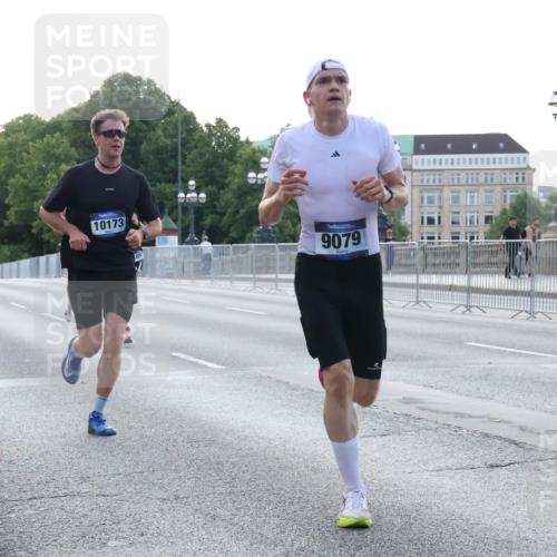 29.06.2025 - hella hamburg halbmarathon Lena Gebhardt http://msf.ph/oto/8427366 29.06.2025 09:44:10 Lombardsbrücke 10173, 9079, 1122, 1953, 2203, 2483, 2879, 3189, 3379, 5308, 5344, 7231, 7793, 8376, 8975, 9047, 9079, 9804, 10106, 10173, 10222, 10351, 10655, 10790, 11150, 13383, 13606, 13941, 14828, 15136, 15655, 16118, 17040, 17258, 18763, 18832 meine-sportfotos.de