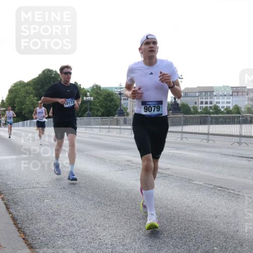 29.06.2025 - hella hamburg halbmarathon Lena Gebhardt http://msf.ph/oto/8427393 29.06.2025 09:44:10 Lombardsbrücke 10173, 434, 9079, 1122, 1953, 2203, 2483, 2879, 3189, 3379, 5308, 5344, 7231, 7793, 8376, 8975, 9047, 9079, 9804, 10106, 10173, 10222, 10351, 10655, 10790, 11150, 13383, 13606, 13941, 14828, 15136, 15655, 16118, 17040, 17258, 18763, 18832 meine-sportfotos.de
