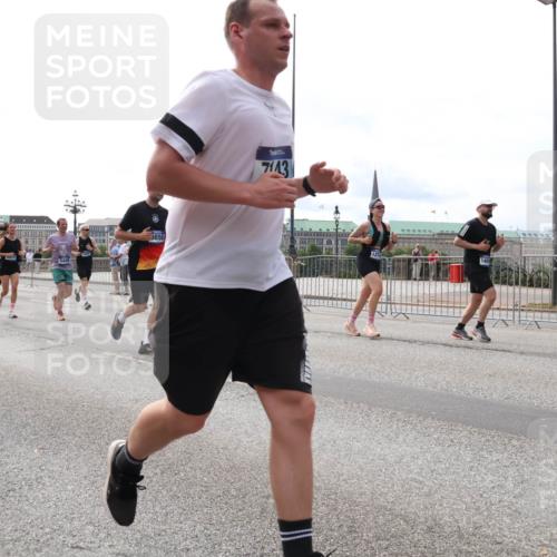 29.06.2025 - hella hamburg halbmarathon Lena Gebhardt http://msf.ph/oto/8427402 29.06.2025 10:19:30 Lombardsbrücke 17941, 14245, 5449, 9856, 7113, 1145, 1332, 1534, 1708, 1718, 1755, 2017, 2311, 2357, 2405, 2441, 2589, 2795, 2802, 2812, 2895, 2993, 2995, 3105, 3118, 3446, 3678, 4108, 4110, 4170, 4562, 4570, 4722, 4979, 5034, 5035, 5080, 5098, 5123, 5178, 5251, 5323, 5429, 5449, 5849, 5878, 6249, 6444, 6477, 6482, 6542, 6796, 6797, 6939, 7143, 7248, 7249, 7836, 8146, 8427, 8537, 8575, 8761, 8778, 9252, 9652, 9756, 9757, 9856, 10039, 10124, 10129, 10349, 10540, 10594 meine-sportfotos.de