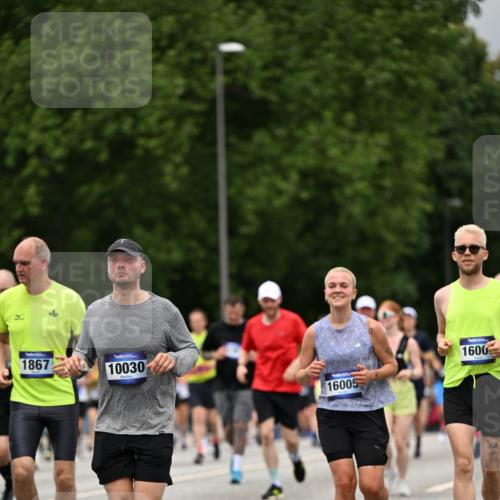 29.06.2025 - hella hamburg halbmarathon Dr. Thomas Lammeyer http://msf.ph/oto/8427419 29.06.2025 10:50:50 Kennedybrücke 1033, 1429, 1695, 1867, 1868, 1924, 1983, 2398, 2423, 2773, 2813, 2917, 3160, 3164, 3410, 4202, 4296, 4306, 4317, 4572, 5044, 5635, 5769, 5770, 6124, 6161, 6392, 8010, 8477, 8486, 9120, 9121, 9243, 9337, 9426, 9445, 10030, 10230, 10327, 10329, 10367, 11253, 11361 meine-sportfotos.de
