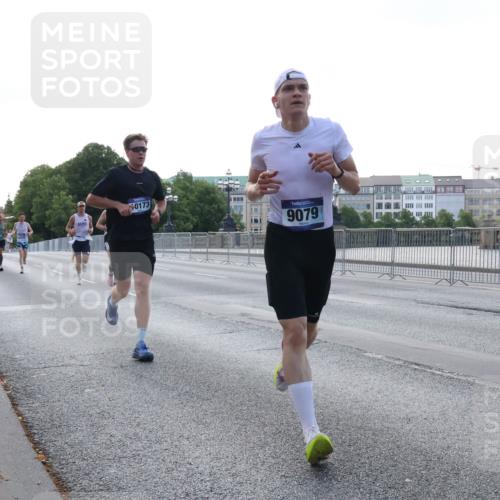 29.06.2025 - hella hamburg halbmarathon Lena Gebhardt http://msf.ph/oto/8427422 29.06.2025 09:44:11 Lombardsbrücke 0173, 9079, 1122, 1953, 2203, 2483, 2879, 3189, 3379, 5308, 5344, 7231, 7793, 8376, 8975, 9047, 9079, 9804, 10106, 10173, 10222, 10351, 10655, 10790, 11150, 11877, 13383, 13606, 13941, 14828, 15136, 15655, 16118, 17040, 17258, 18763, 18832 meine-sportfotos.de
