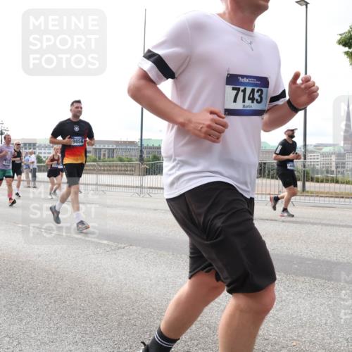 29.06.2025 - hella hamburg halbmarathon Lena Gebhardt http://msf.ph/oto/8427432 29.06.2025 10:19:30 Lombardsbrücke 14245, 9856, 7143, 1145, 1332, 1534, 1708, 1718, 1755, 2017, 2311, 2357, 2405, 2441, 2589, 2795, 2802, 2812, 2895, 2993, 2995, 3105, 3118, 3446, 3678, 4108, 4110, 4170, 4562, 4570, 4722, 4979, 5034, 5035, 5080, 5098, 5123, 5178, 5251, 5323, 5429, 5449, 5849, 5878, 6249, 6444, 6477, 6482, 6542, 6796, 6797, 6939, 7143, 7248, 7249, 7836, 8146, 8427, 8537, 8575, 8761, 8778, 9252, 9652, 9756, 9757, 9856, 10039, 10124, 10129, 10349, 10540, 10594 meine-sportfotos.de