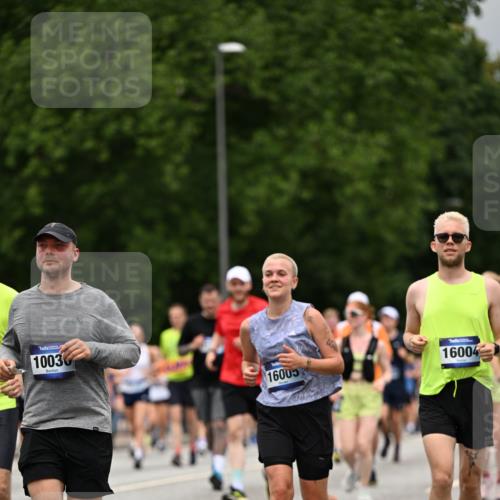 29.06.2025 - hella hamburg halbmarathon Dr. Thomas Lammeyer http://msf.ph/oto/8427451 29.06.2025 10:50:50 Kennedybrücke 1033, 1429, 1695, 1867, 1868, 1924, 1983, 2398, 2423, 2773, 2813, 2917, 3160, 3164, 3410, 4202, 4296, 4306, 4317, 4572, 5044, 5635, 5769, 5770, 6124, 6161, 6392, 8010, 8477, 8486, 9120, 9121, 9243, 9337, 9426, 9445, 10030, 10230, 10327, 10329, 10367, 11253, 11361 meine-sportfotos.de