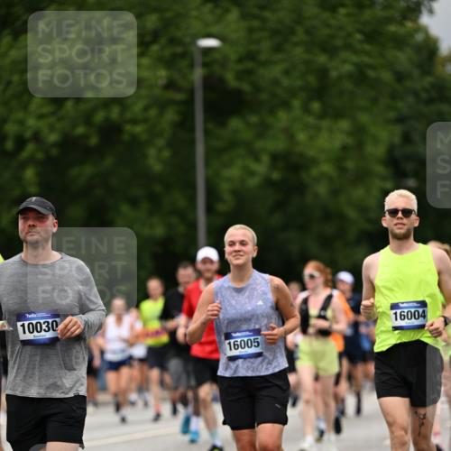 29.06.2025 - hella hamburg halbmarathon Dr. Thomas Lammeyer http://msf.ph/oto/8427458 29.06.2025 10:50:50 Kennedybrücke 1033, 1429, 1695, 1867, 1868, 1924, 1983, 2398, 2423, 2773, 2813, 2917, 3160, 3164, 3410, 4202, 4296, 4306, 4317, 4572, 5044, 5635, 5769, 5770, 6124, 6161, 6392, 8010, 8477, 8486, 9120, 9121, 9243, 9337, 9426, 9445, 10030, 10230, 10327, 10329, 10367, 11253, 11361 meine-sportfotos.de