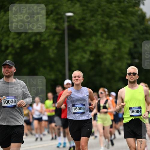 29.06.2025 - hella hamburg halbmarathon Dr. Thomas Lammeyer http://msf.ph/oto/8427471 29.06.2025 10:50:51 Kennedybrücke 1033, 1104, 1429, 1695, 1867, 1868, 1924, 1983, 2398, 2423, 2773, 2813, 2917, 3160, 3164, 3410, 3896, 4202, 4296, 4306, 4317, 4448, 4572, 5635, 5769, 5770, 6124, 6161, 6392, 8010, 8477, 8486, 9120, 9121, 9243, 9337, 9426, 9445, 9774, 10030, 10230, 10327, 10329, 10367, 11253, 11361 meine-sportfotos.de