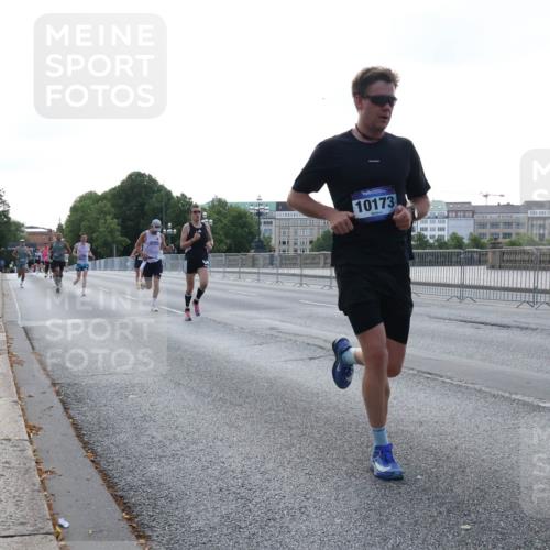 29.06.2025 - hella hamburg halbmarathon Lena Gebhardt http://msf.ph/oto/8427475 29.06.2025 09:44:12 Lombardsbrücke 10173, 1122, 1953, 2203, 2483, 2879, 3189, 3379, 5308, 5344, 7231, 7793, 8376, 8975, 9047, 9079, 9804, 10106, 10173, 10222, 10351, 10655, 10790, 11150, 11877, 13383, 13606, 14828, 15136, 15655, 16118, 17040, 17258, 18763, 18832 meine-sportfotos.de