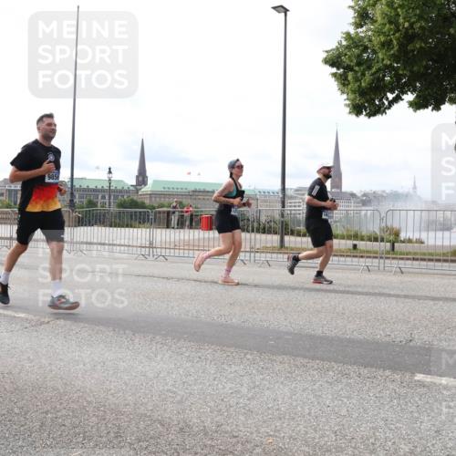 29.06.2025 - hella hamburg halbmarathon Lena Gebhardt http://msf.ph/oto/8427486 29.06.2025 10:19:30 Lombardsbrücke 5449, 9856, 1145, 1332, 1534, 1708, 1718, 1755, 2017, 2311, 2357, 2405, 2441, 2589, 2795, 2802, 2812, 2895, 2993, 2995, 3105, 3118, 3446, 3678, 4108, 4110, 4170, 4562, 4570, 4722, 4979, 5034, 5035, 5080, 5098, 5123, 5178, 5251, 5323, 5429, 5449, 5849, 5878, 6249, 6444, 6477, 6482, 6542, 6796, 6797, 6939, 7143, 7248, 7249, 7836, 8146, 8427, 8537, 8575, 8761, 8778, 9252, 9652, 9756, 9757, 9856, 10039, 10124, 10129, 10349, 10540, 10594 meine-sportfotos.de