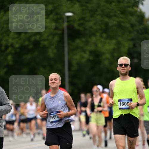 29.06.2025 - hella hamburg halbmarathon Dr. Thomas Lammeyer http://msf.ph/oto/8427509 29.06.2025 10:50:51 Kennedybrücke 1033, 1104, 1429, 1695, 1867, 1868, 1924, 1983, 2398, 2423, 2773, 2813, 2917, 3160, 3164, 3410, 3896, 4202, 4296, 4306, 4317, 4448, 4572, 5635, 5769, 5770, 6124, 6161, 6392, 8010, 8477, 8486, 9120, 9121, 9243, 9337, 9426, 9445, 9774, 10030, 10230, 10327, 10329, 10367, 11253, 11361 meine-sportfotos.de