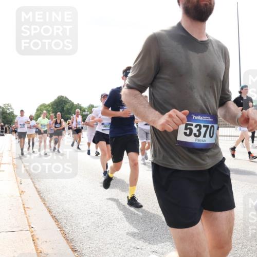 29.06.2025 - hella hamburg halbmarathon Lena Gebhardt http://msf.ph/oto/8427513 29.06.2025 10:43:38 Lombardsbrücke 1903, 5370, 75, 1023, 1026, 1155, 1306, 1310, 1400, 1459, 1816, 1878, 2073, 2733, 3238, 3288, 3329, 3390, 3597, 3638, 4056, 4177, 4302, 4367, 4680, 4866, 5192, 5201, 5214, 5293, 5370, 5610, 5720, 5890, 6012, 6036, 6096, 6226, 6334, 6440, 6895, 6931, 6971, 6973, 7197, 7205, 7206, 7461, 7489, 7504, 7872, 7926, 8000, 8058, 8135, 8233, 8408, 8435, 8504, 9639, 9641, 9704, 9831, 9976, 10083, 10097, 10200, 10202 meine-sportfotos.de