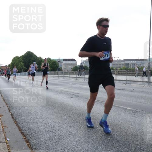 29.06.2025 - hella hamburg halbmarathon Lena Gebhardt http://msf.ph/oto/8427538 29.06.2025 09:44:12 Lombardsbrücke 173, 1122, 1953, 2203, 2483, 2879, 3189, 3379, 5308, 5344, 7231, 7793, 8376, 8975, 9047, 9079, 9804, 10106, 10173, 10222, 10351, 10655, 10790, 11150, 11877, 13383, 13606, 14828, 15136, 15655, 16118, 17040, 17258, 18763, 18832 meine-sportfotos.de
