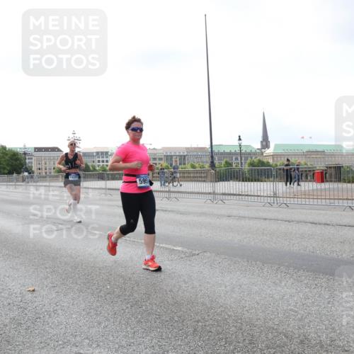 29.06.2025 - hella hamburg halbmarathon Lena Gebhardt http://msf.ph/oto/8427545 29.06.2025 10:06:43 Lombardsbrücke 15377, 595, 1245, 1766, 1993, 4666, 4868, 5807, 5845, 5951, 6314, 6572, 6664, 8290, 8744, 8960, 9560, 10214, 10283, 10297, 10736, 10886, 12371, 12418, 13475, 13863, 14607, 15113, 15145, 15377, 15462, 15537, 15858, 16554, 16692, 16933, 17059, 17174, 18042, 18343, 18381, 18575, 18577, 18652, 18828, 18910, 18913 meine-sportfotos.de