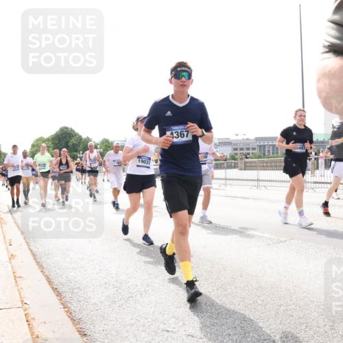 29.06.2025 - hella hamburg halbmarathon Lena Gebhardt http://msf.ph/oto/8427550 29.06.2025 10:43:38 Lombardsbrücke 3238, 13748, 12664, 119, 19031, 4367, 39, 3497, 1023, 1026, 1155, 1306, 1310, 1400, 1459, 1816, 1878, 2073, 2733, 3238, 3288, 3329, 3390, 3597, 3638, 4056, 4177, 4302, 4367, 4680, 4866, 5192, 5201, 5214, 5293, 5370, 5610, 5720, 5890, 6012, 6036, 6096, 6226, 6334, 6440, 6895, 6931, 6971, 6973, 7197, 7205, 7206, 7461, 7489, 7504, 7872, 7926, 8000, 8058, 8135, 8233, 8408, 8435, 8504, 9639, 9641, 9704, 9831, 9976, 10083, 10097, 10200, 10202 meine-sportfotos.de